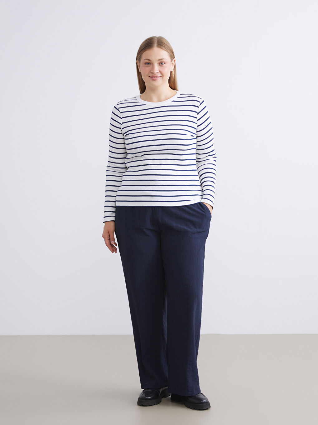 Lacivert Beli Lastikli Dokulu Kadın Pantolon-1