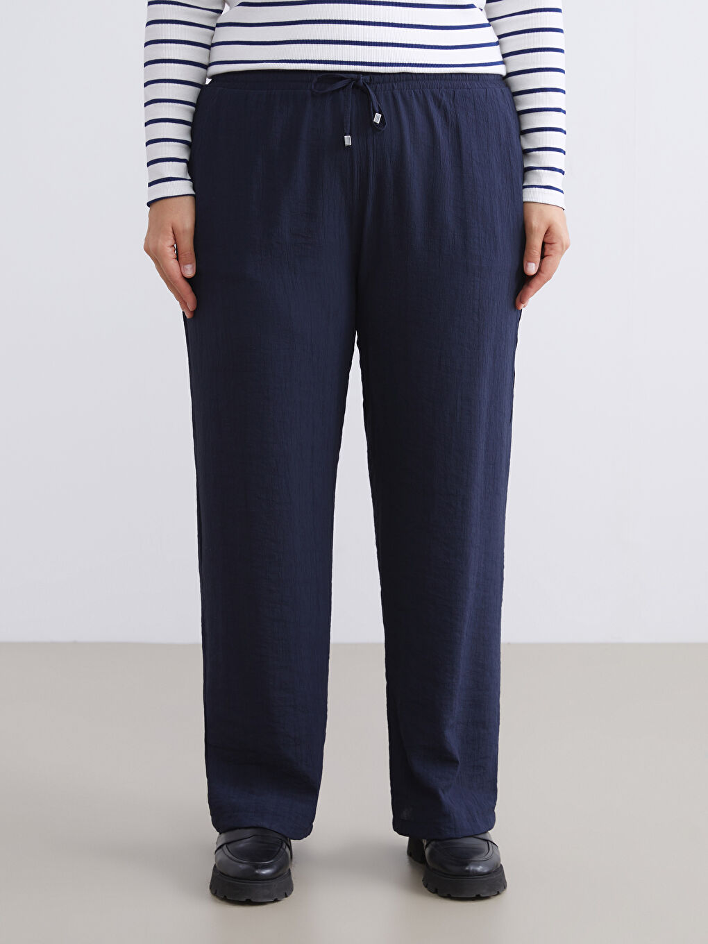 Lacivert Beli Lastikli Dokulu Kadın Pantolon-5