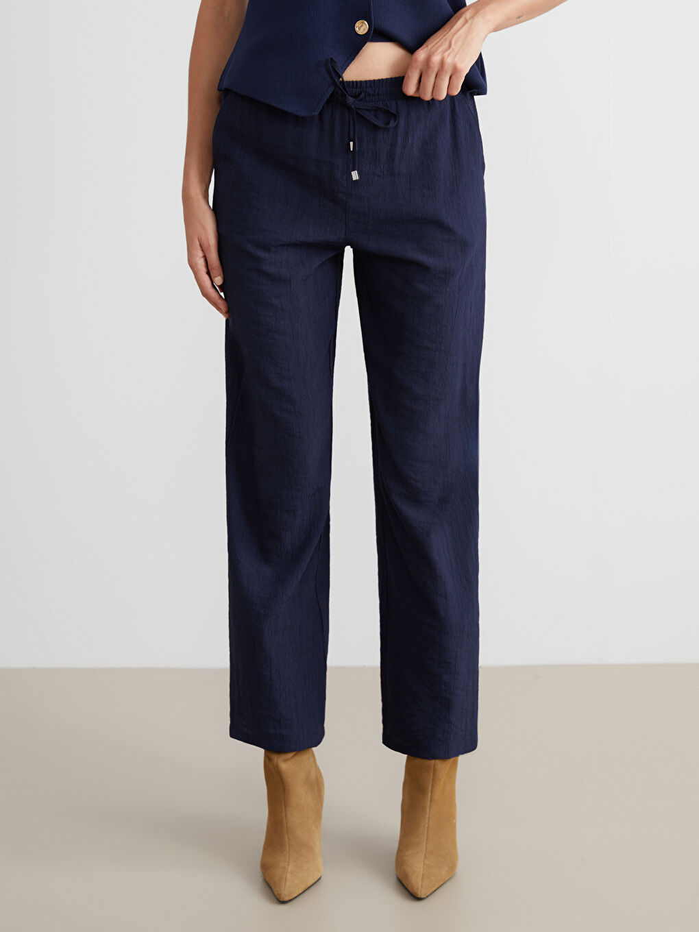 Lacivert Beli Lastikli Dokulu Kadın Pantolon-2