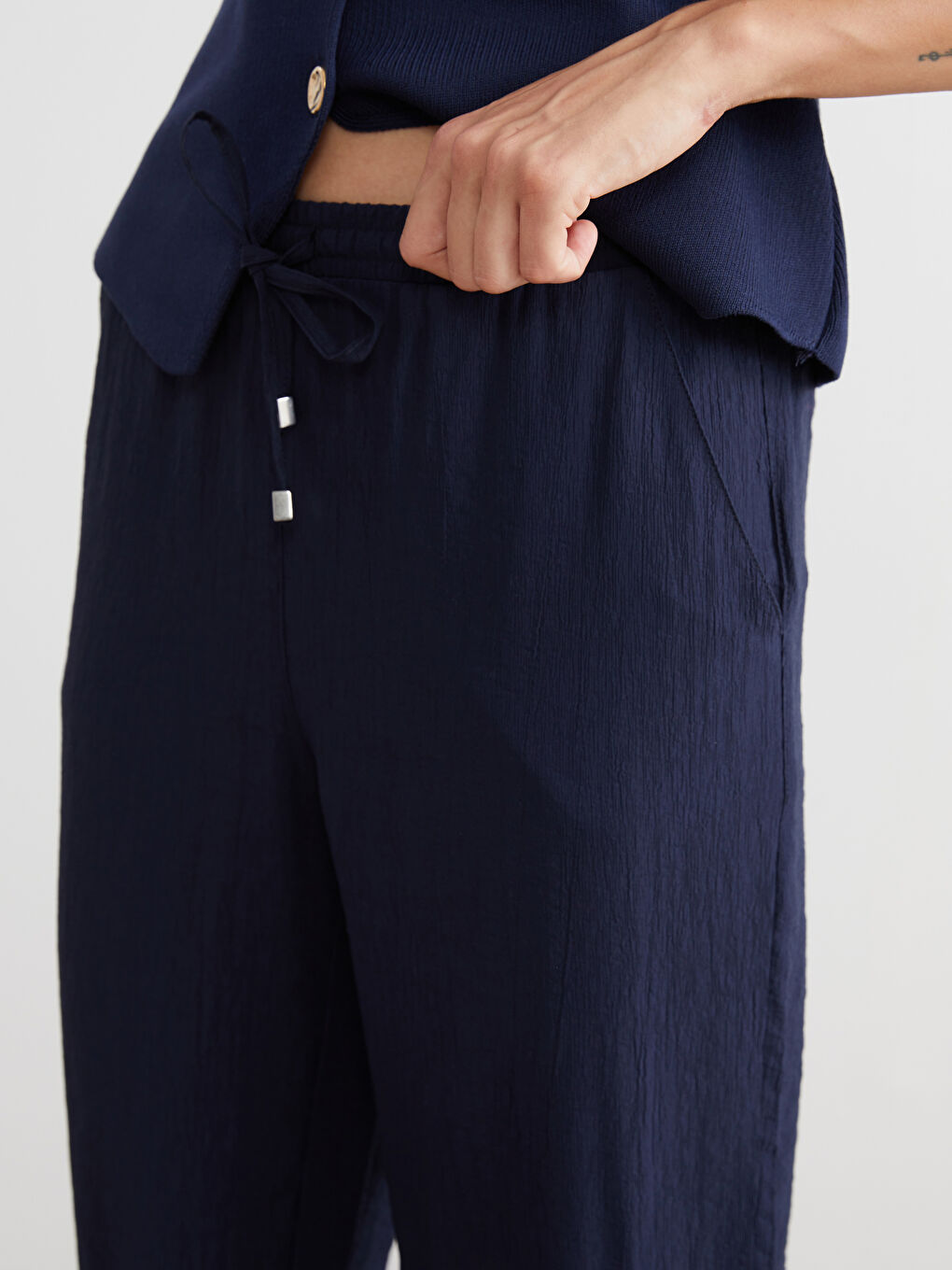 Lacivert Beli Lastikli Dokulu Kadın Pantolon-3