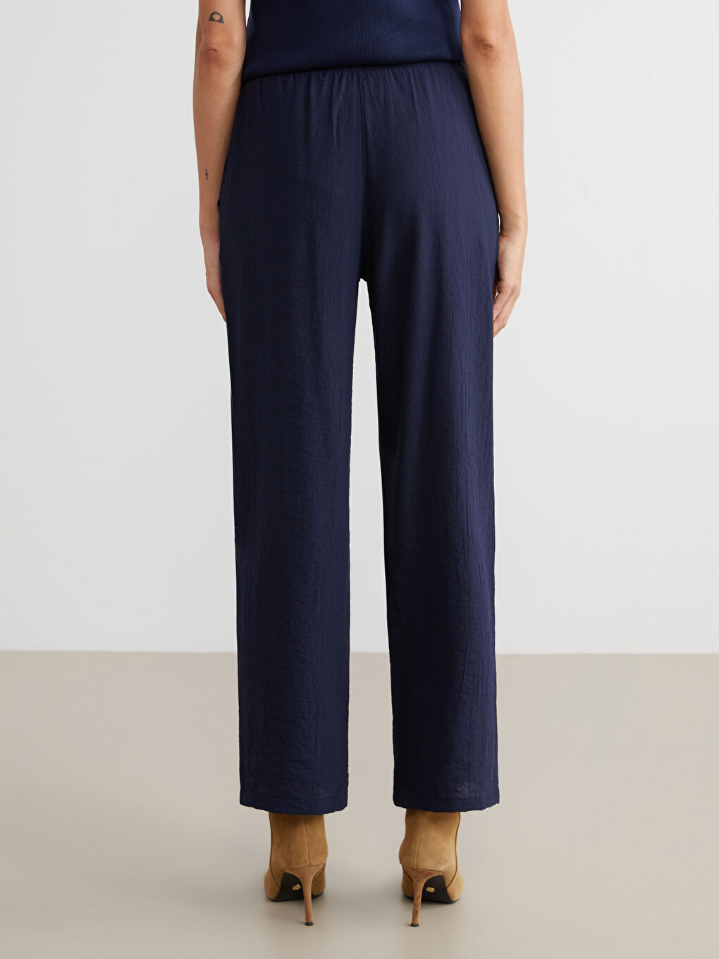 Lacivert Beli Lastikli Dokulu Kadın Pantolon-4