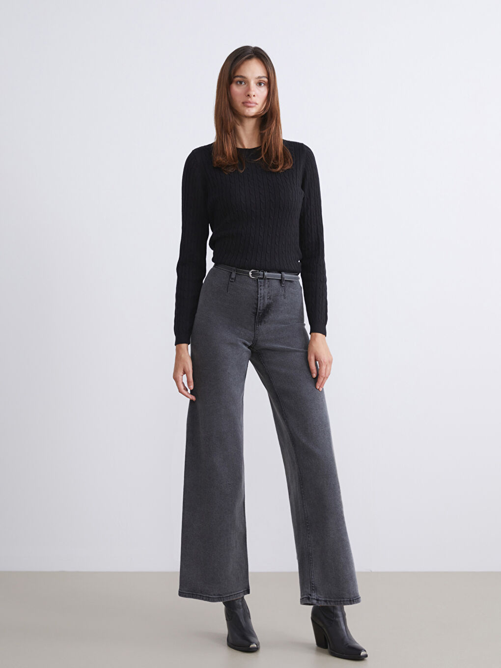 Siyah Beli Kemerli Wideleg Kadın Jean Pantolon