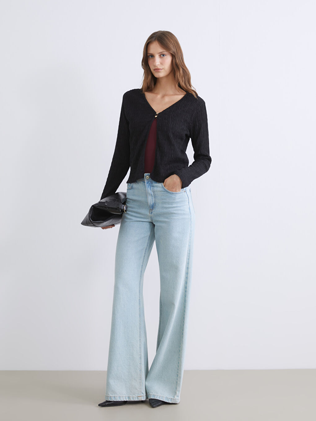 Siyah V Yaka Dokulu Kadın Hırka-1