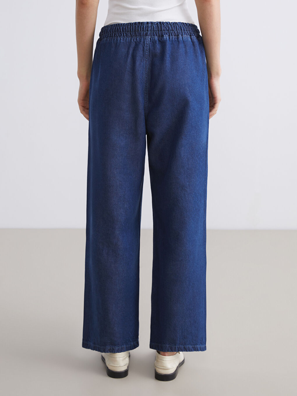 جينز واسع الأرجل بخصر مطاطي للسيدات-3