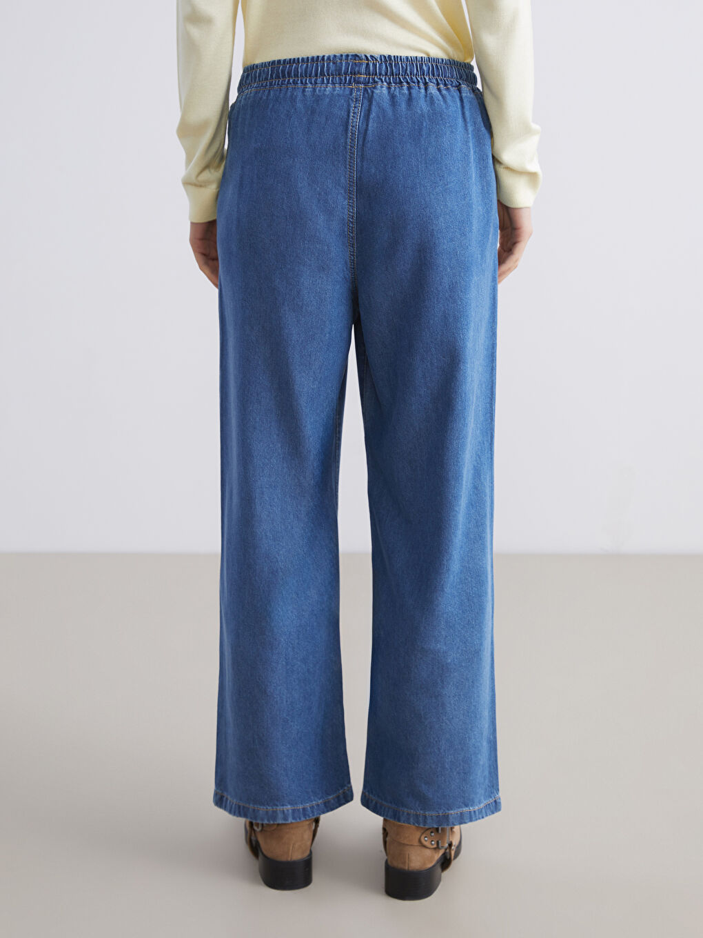 جينز واسع الأرجل بخصر مطاطي للسيدات-3