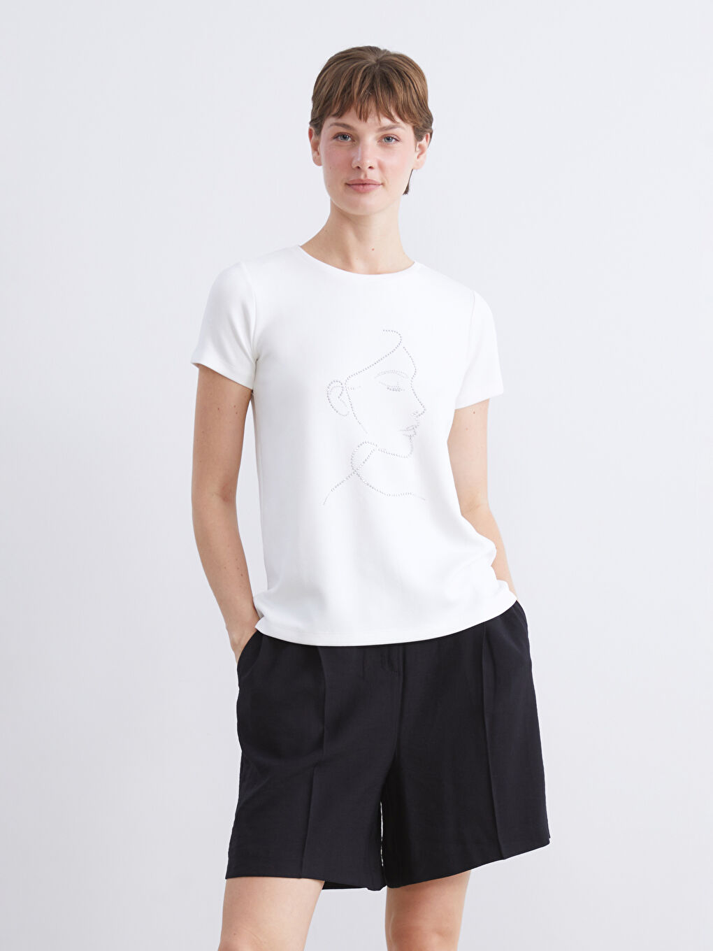 Ekru Bisiklet Yaka Taşlı Kadın Tişört