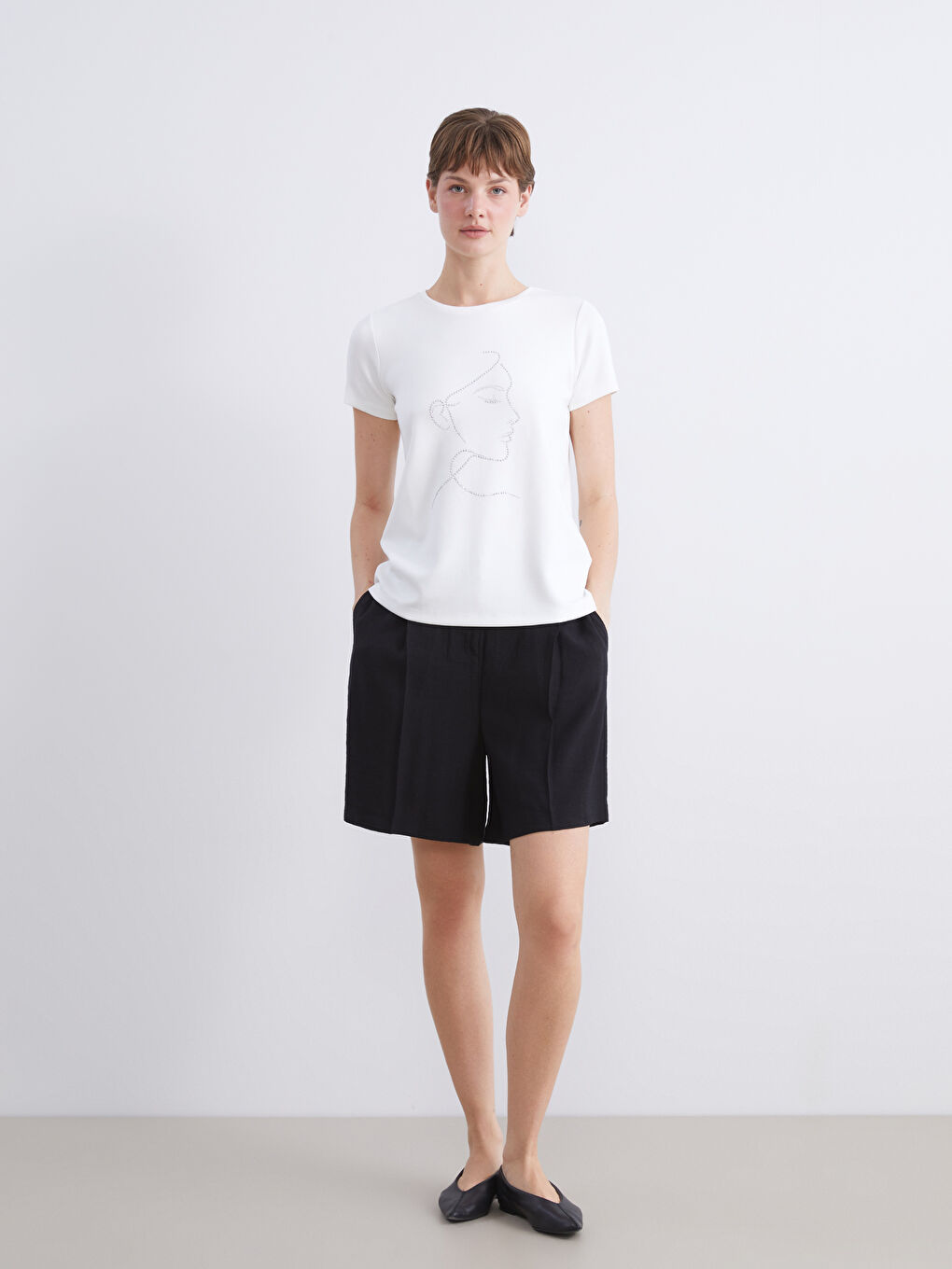 Ekru Bisiklet Yaka Taşlı Kadın Tişört-1