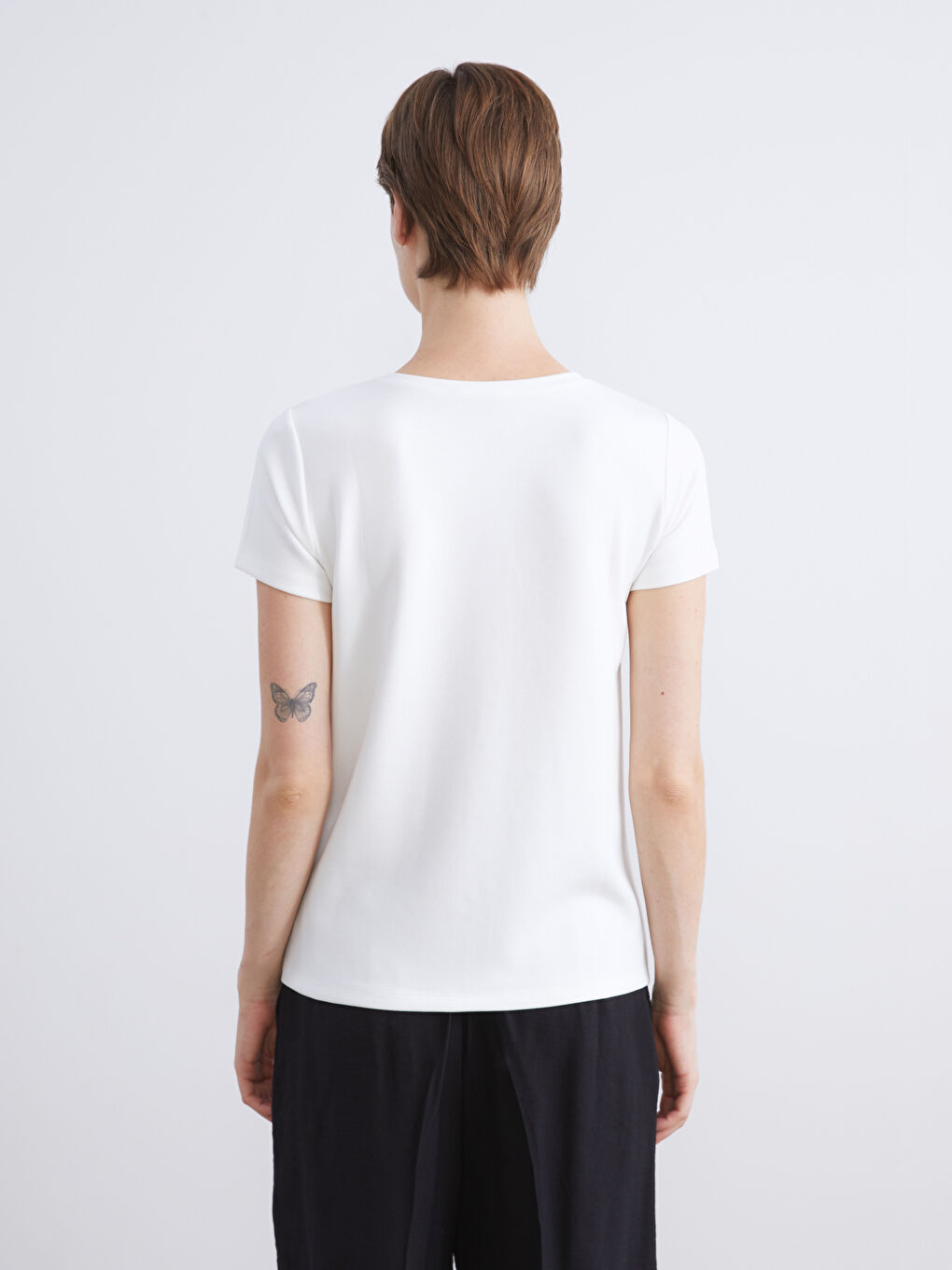 Ekru Bisiklet Yaka Taşlı Kadın Tişört-3