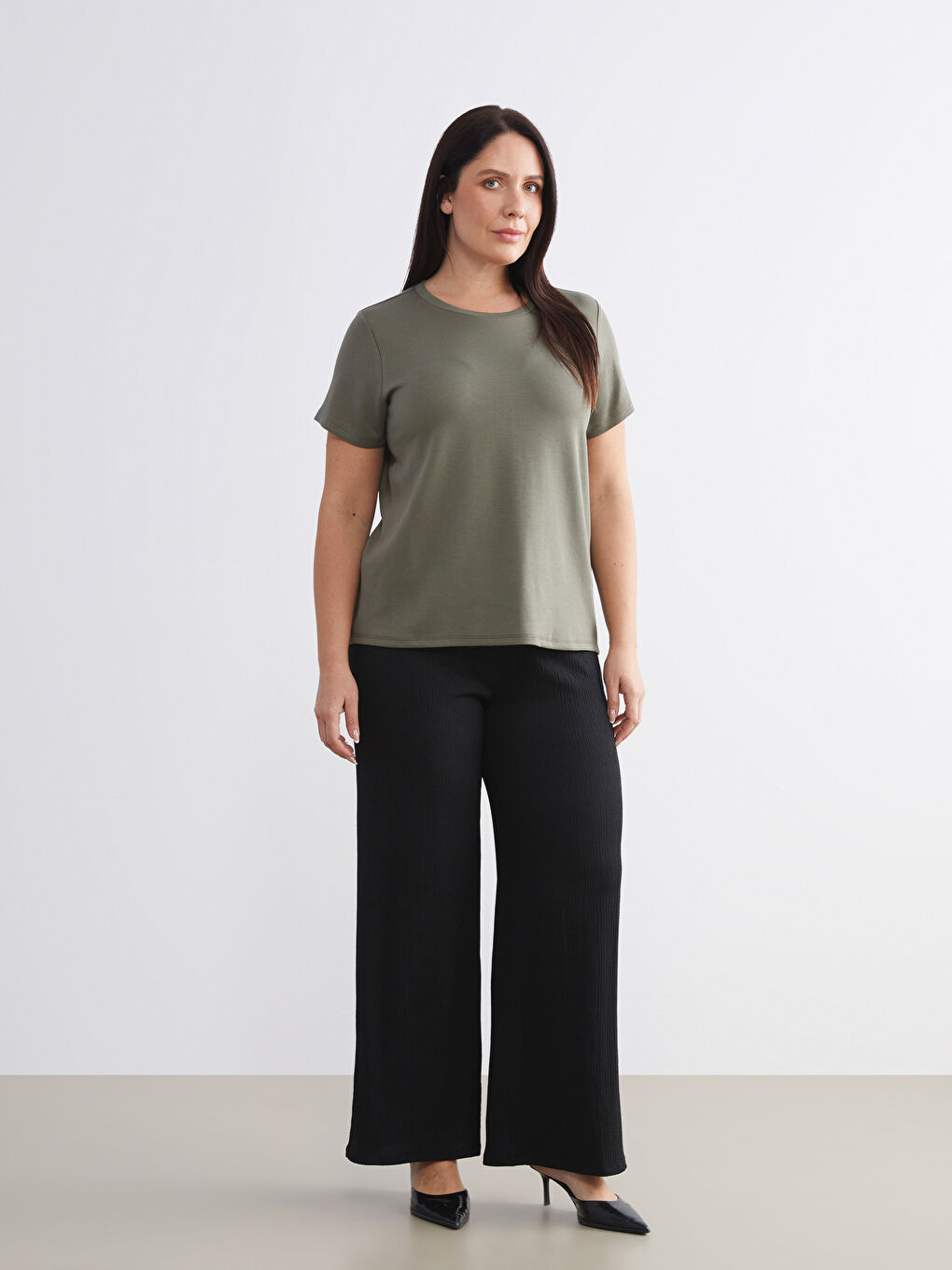 Haki Bisiklet Yaka Kadın Tişört-9