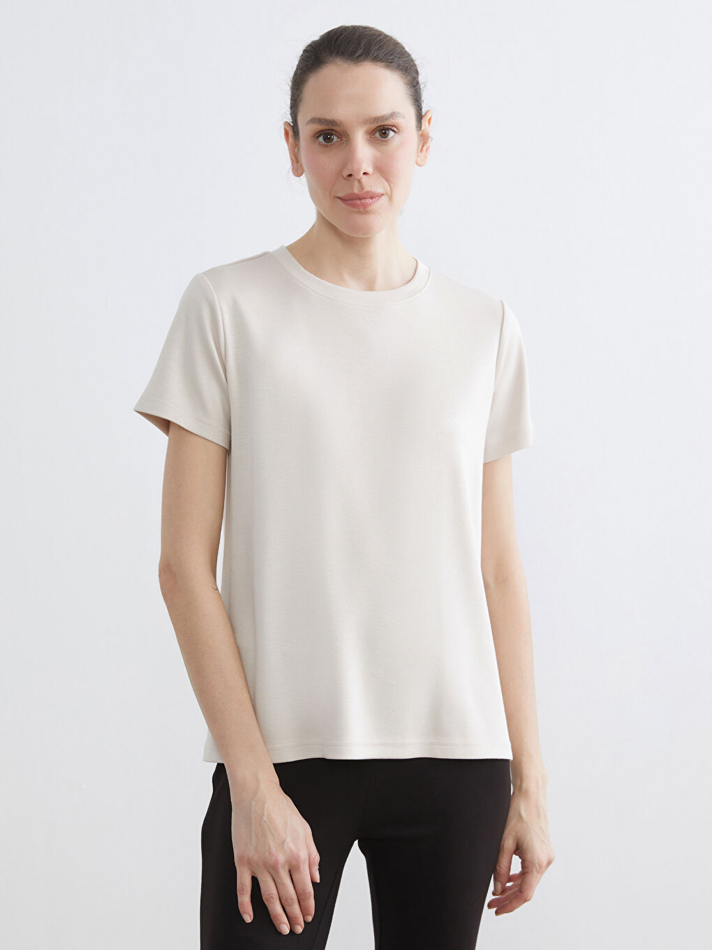 Әйелдерге арналған дөңгелек жағалы футболка