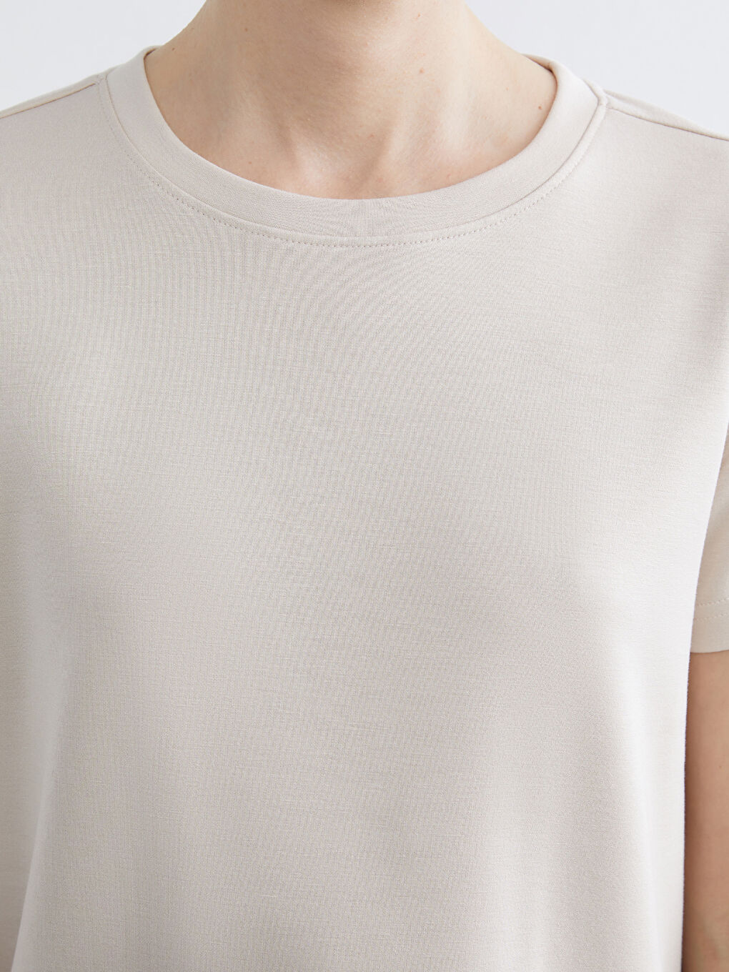 Әйелдерге арналған дөңгелек жағалы футболка-2