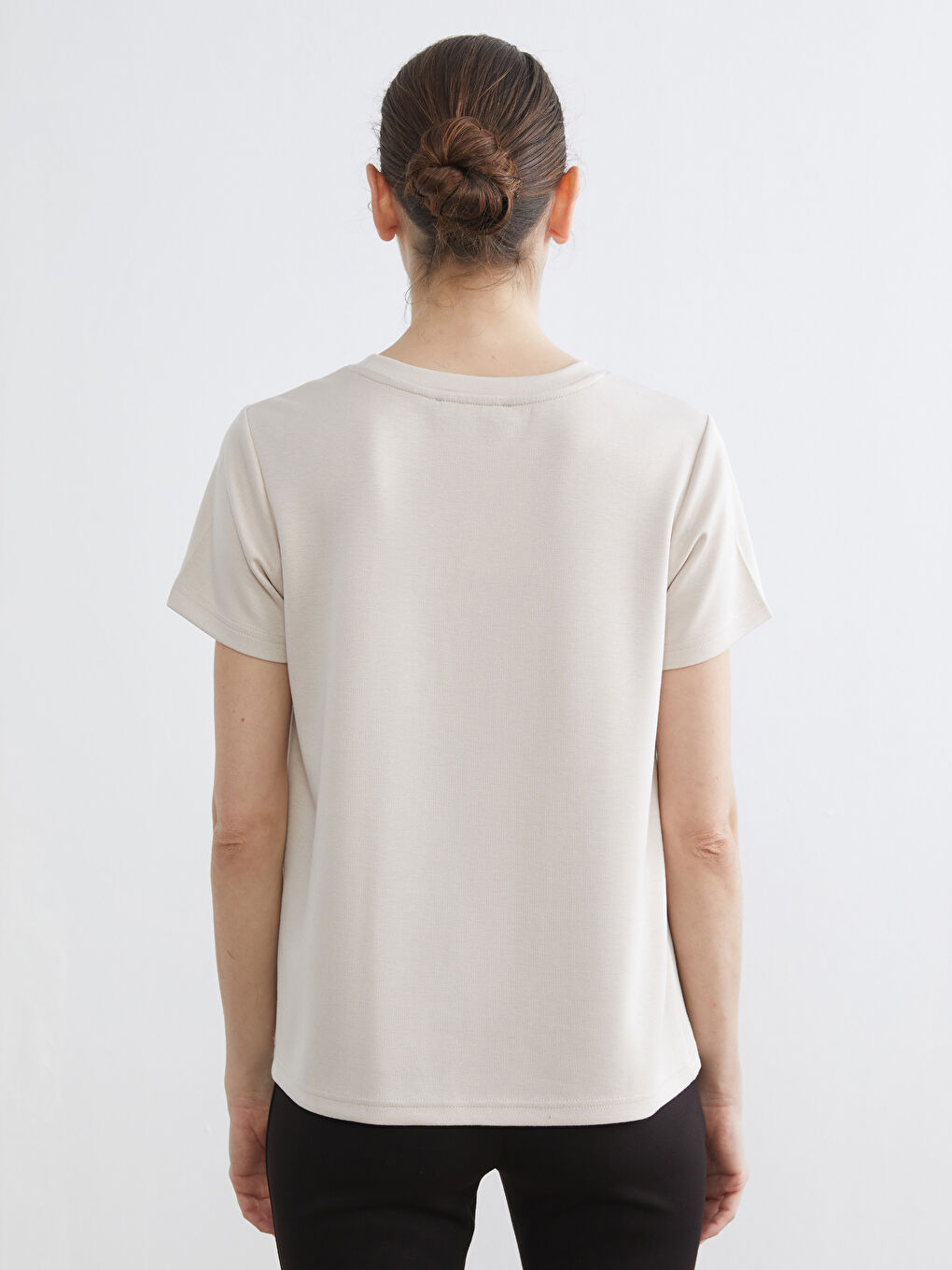 Әйелдерге арналған дөңгелек жағалы футболка-3