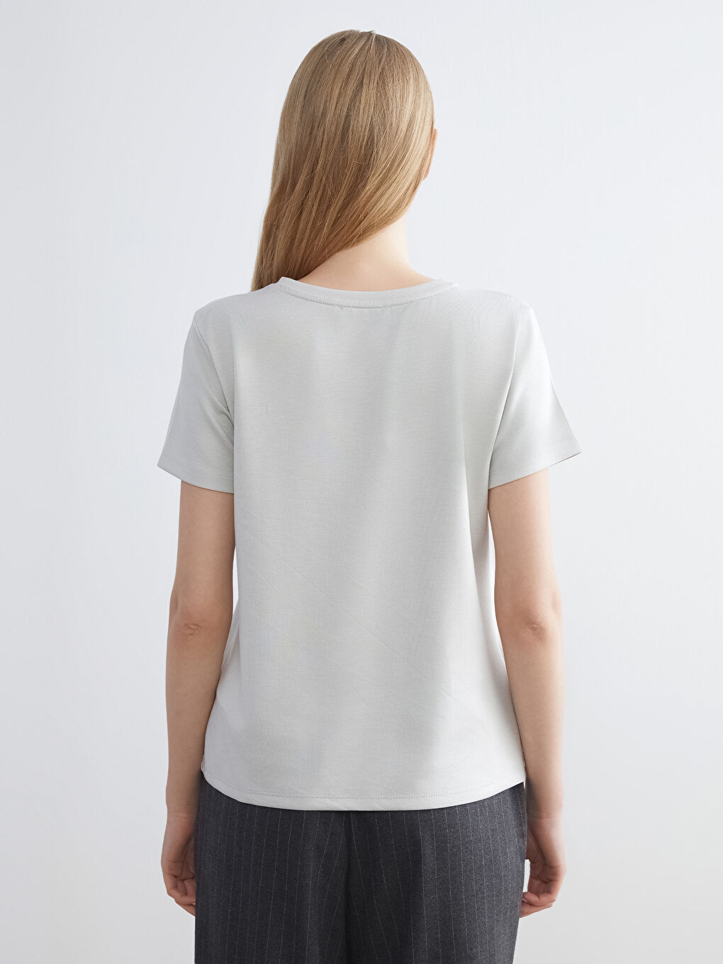 Gri Bisiklet Yaka Kadın Tişört-7