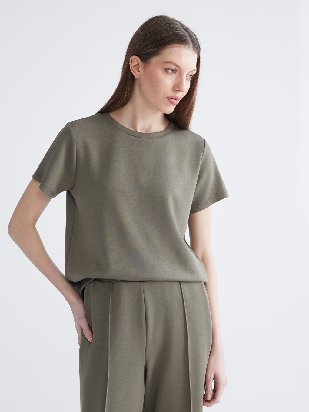 Haki Bisiklet Yaka Kadın Tişört-1