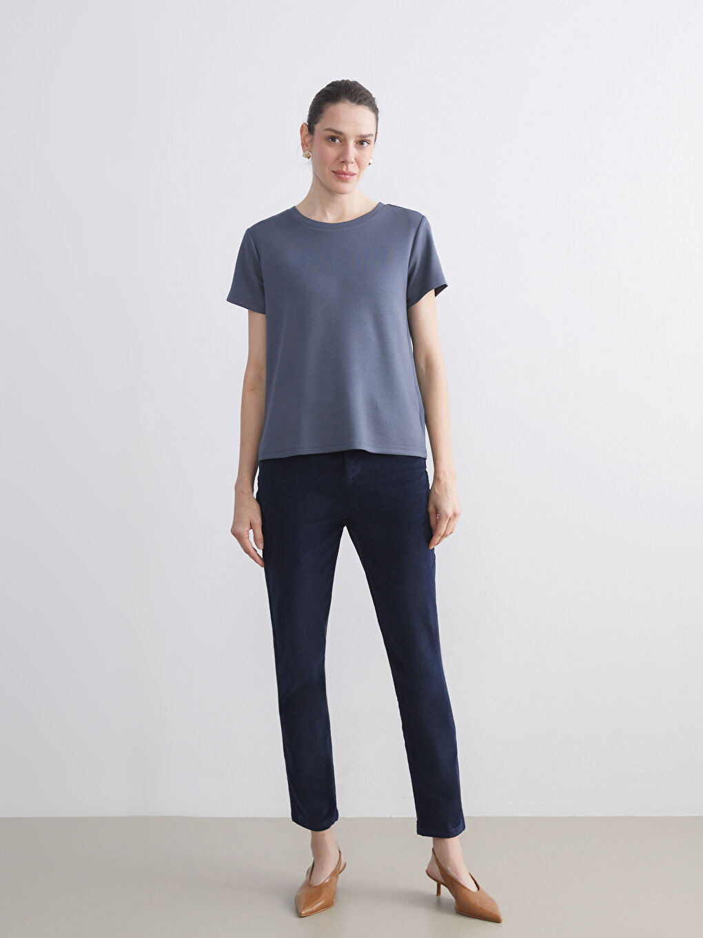 Футболка Женская С Круглым Вырезом-3