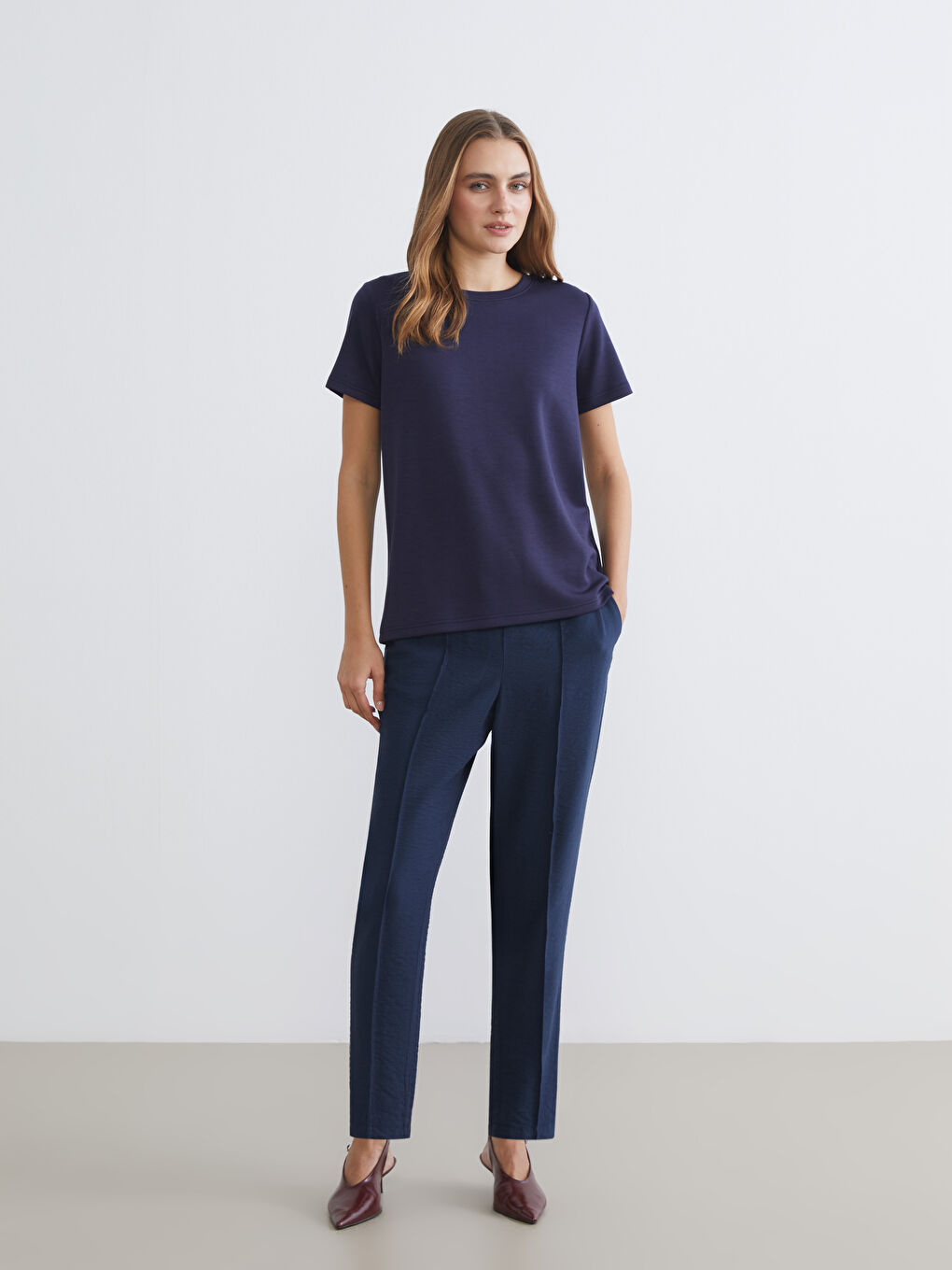 Әйелдерге арналған дөңгелек жағалы футболка-1