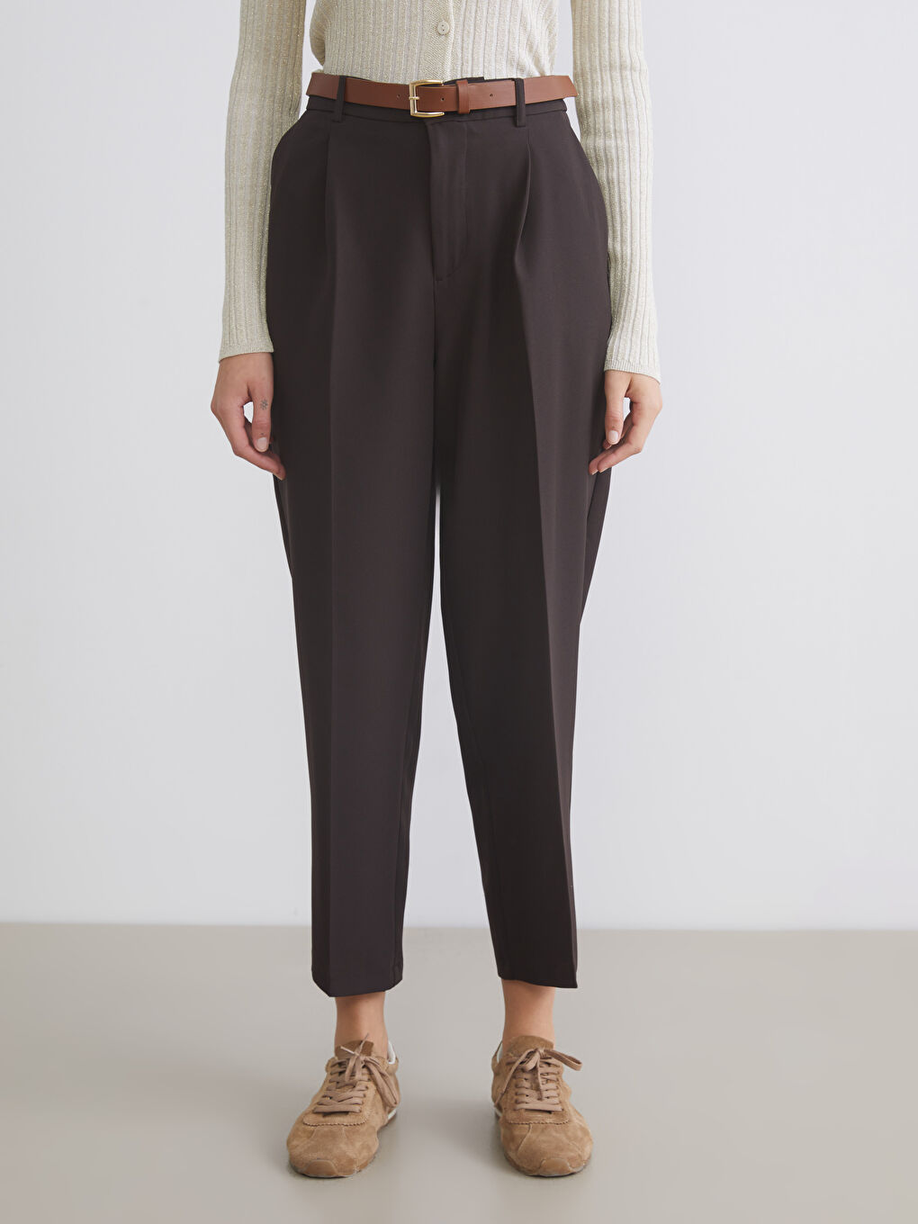 Kahverengi Beli Kemerli Loose Fit Kadın Pileli Pantolon-1