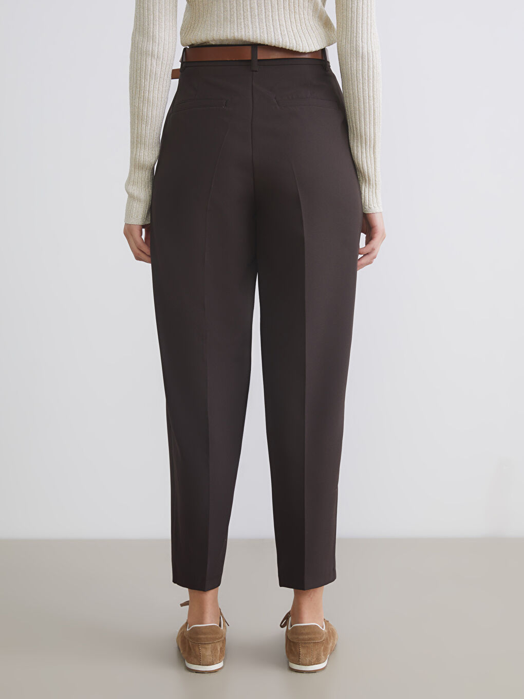 Kahverengi Beli Kemerli Loose Fit Kadın Pileli Pantolon-3