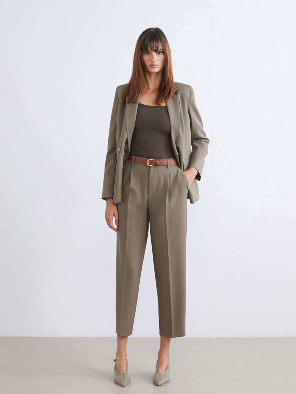 Haki Beli Kemerli Loose Fit Kadın Pileli Pantolon