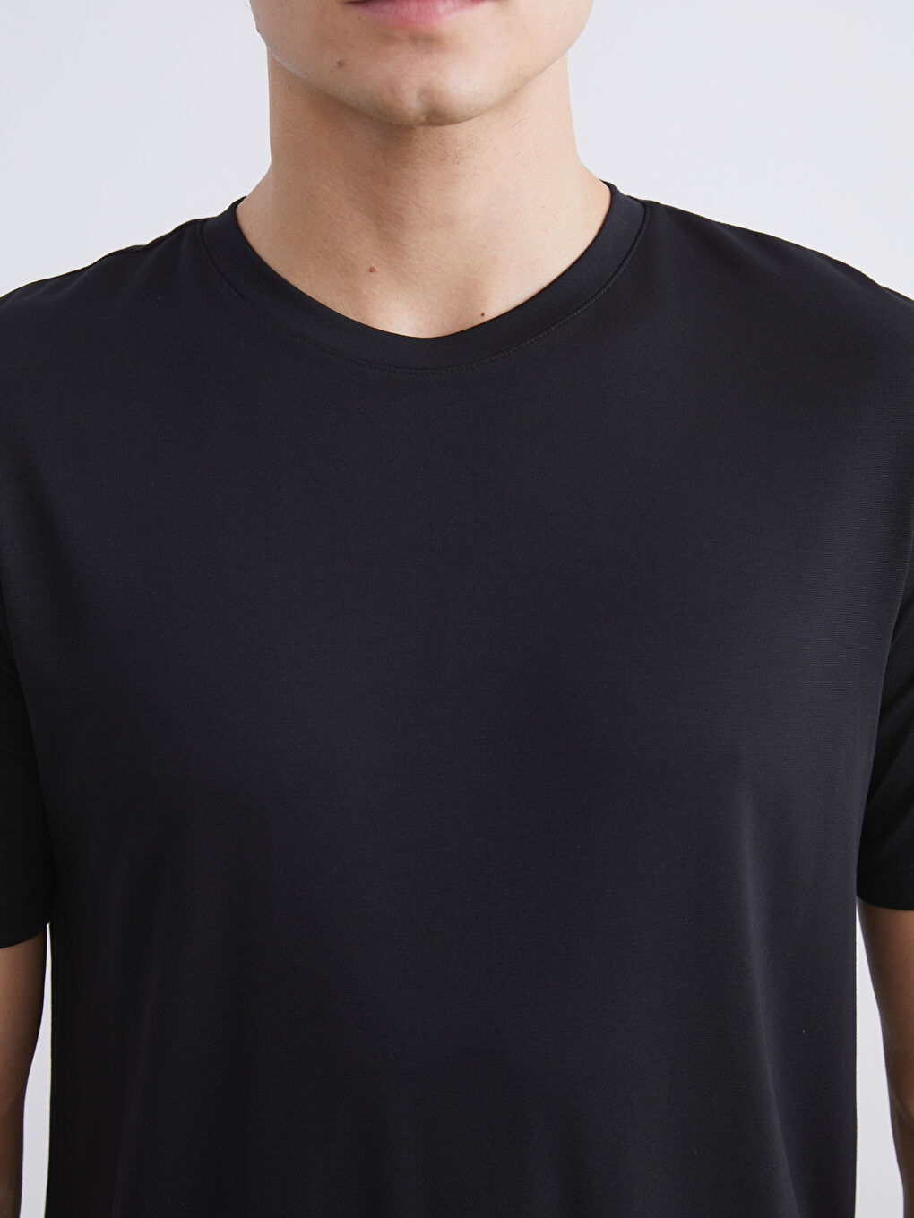 Siyah Bisiklet Yaka Erkek Tişört-2