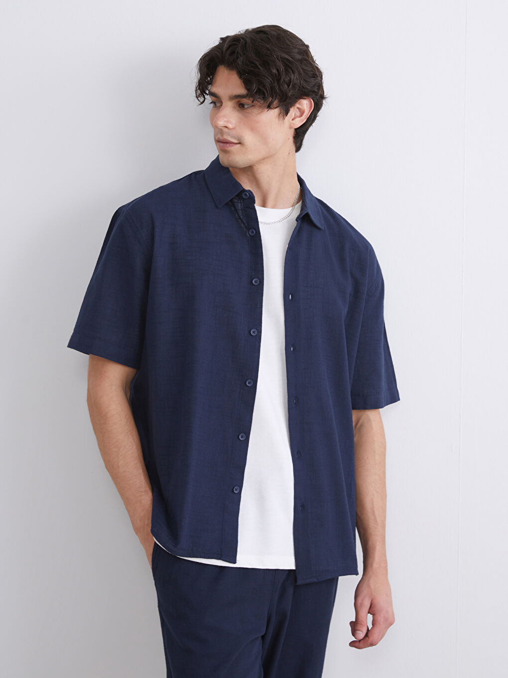 Lacivert Rahat Kalıp Kısa Kollu Keten Görünümlü Erkek Gömlek