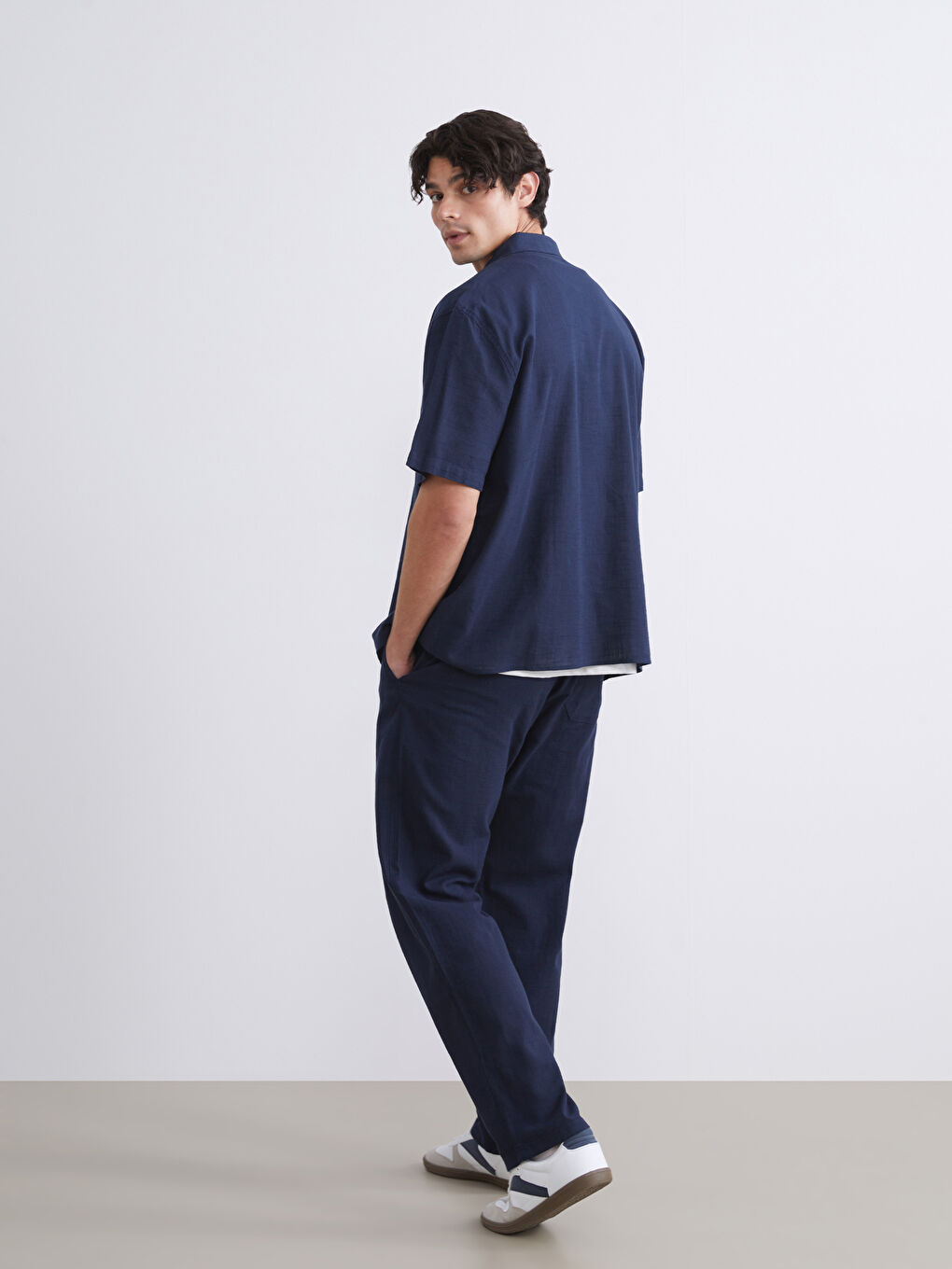 Lacivert Rahat Kalıp Kısa Kollu Keten Görünümlü Erkek Gömlek-1