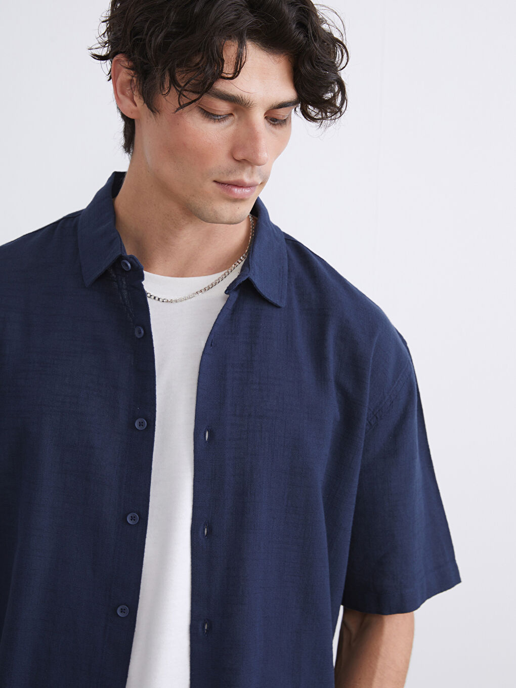 Lacivert Rahat Kalıp Kısa Kollu Keten Görünümlü Erkek Gömlek-2