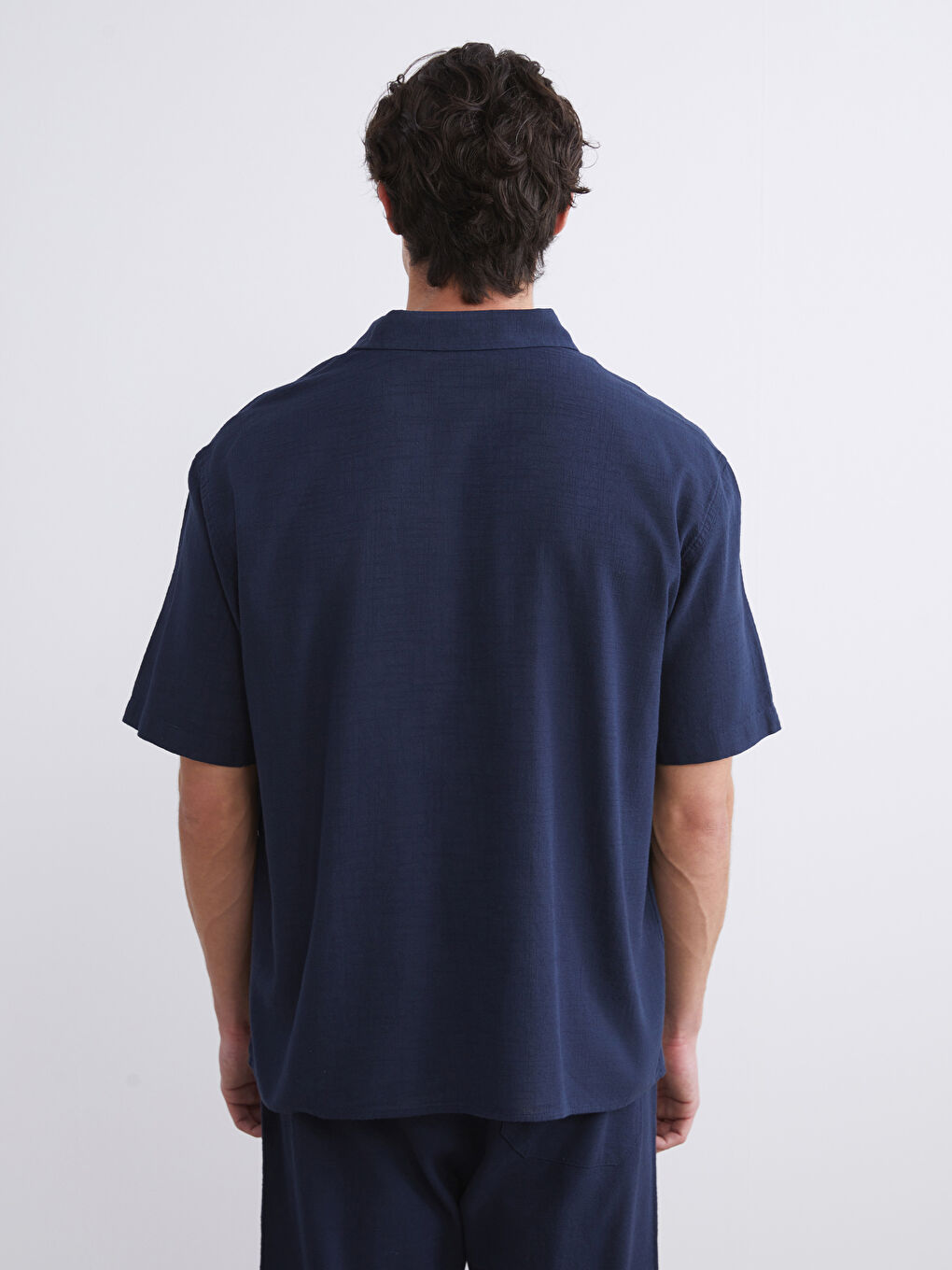 Lacivert Rahat Kalıp Kısa Kollu Keten Görünümlü Erkek Gömlek-3