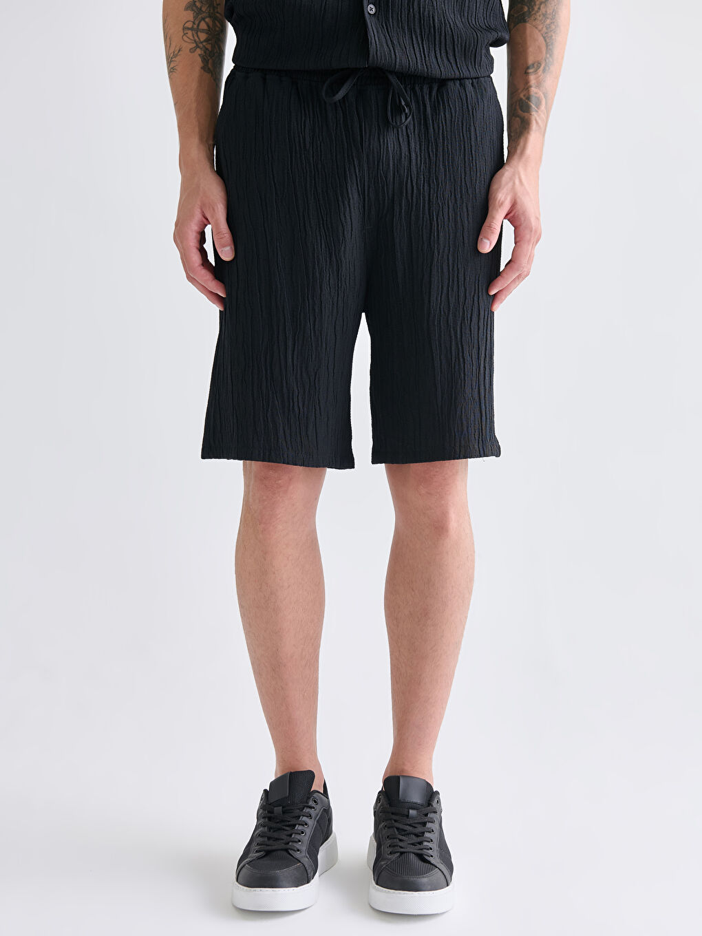 Siyah Rahat Kalıp Erkek Şort-1