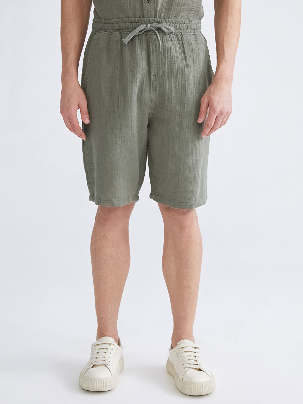 Haki Rahat Kalıp Müslin Erkek Şort-1