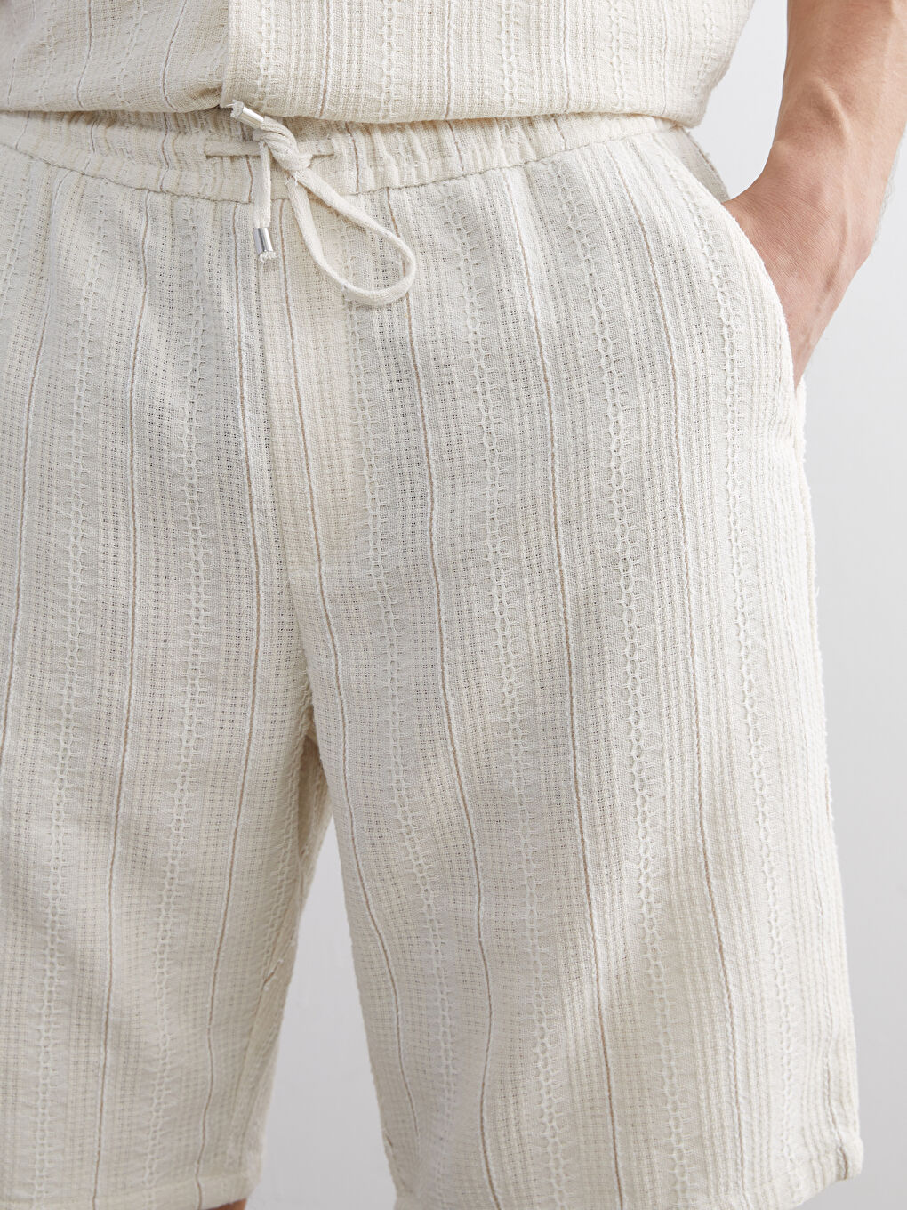 Ekru Standart Kalıp Keten Görünümlü Erkek Şort-4