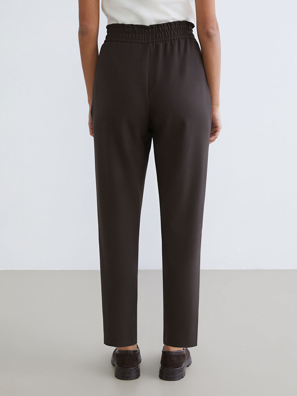 Kahverengi Beli Lastikli Havuç Kesim Kadın Pantolon-3