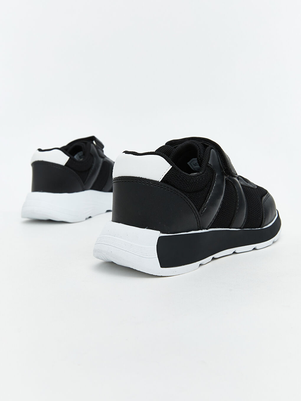 Siyah Bağcık ve Cırt Cırtlı Erkek Spor Ayakkabı-4
