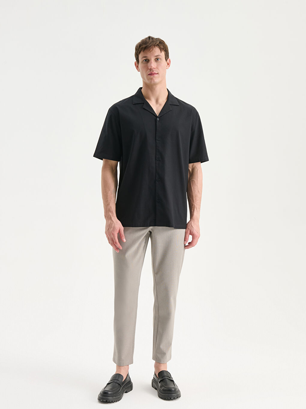 Siyah Regular Fit Resort Yaka Kısa Kollu Erkek Gömlek-1