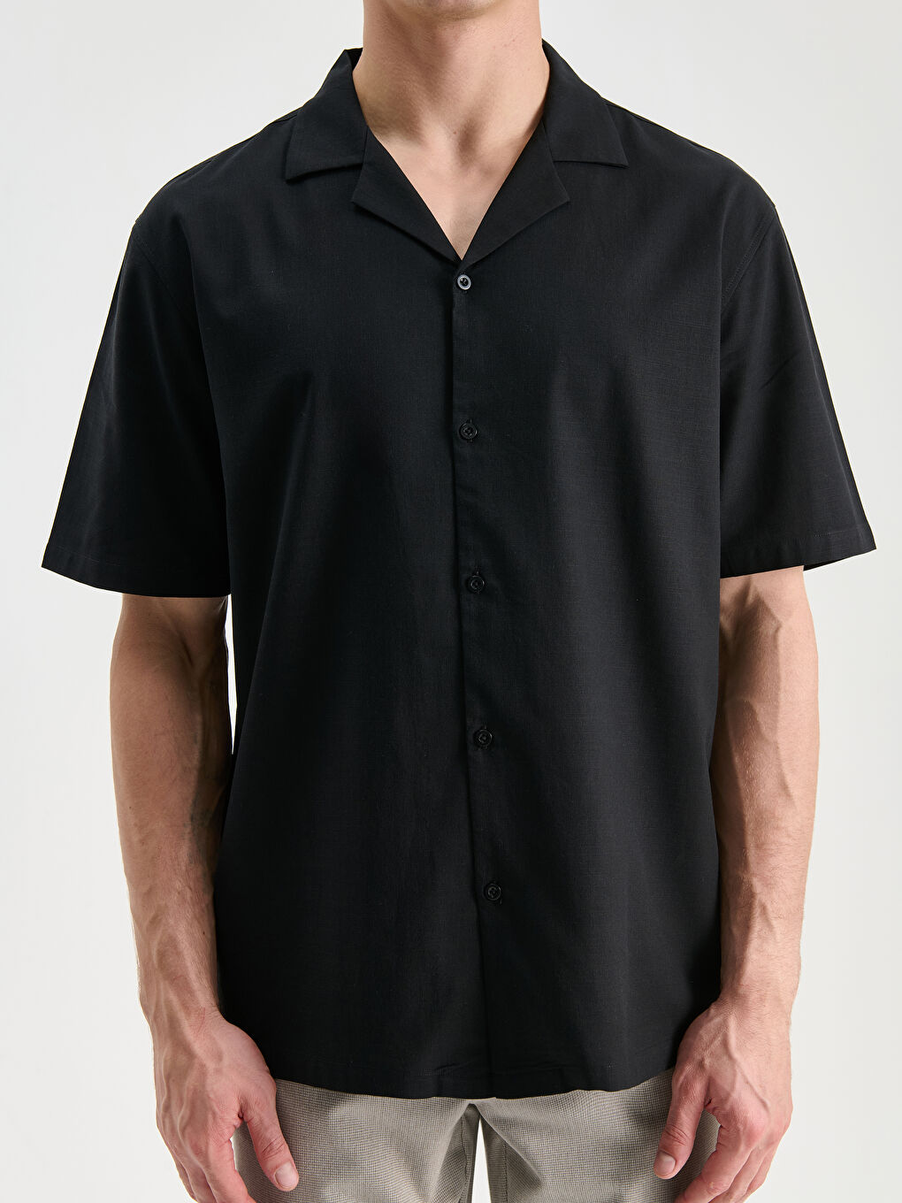 Siyah Regular Fit Resort Yaka Kısa Kollu Erkek Gömlek-2