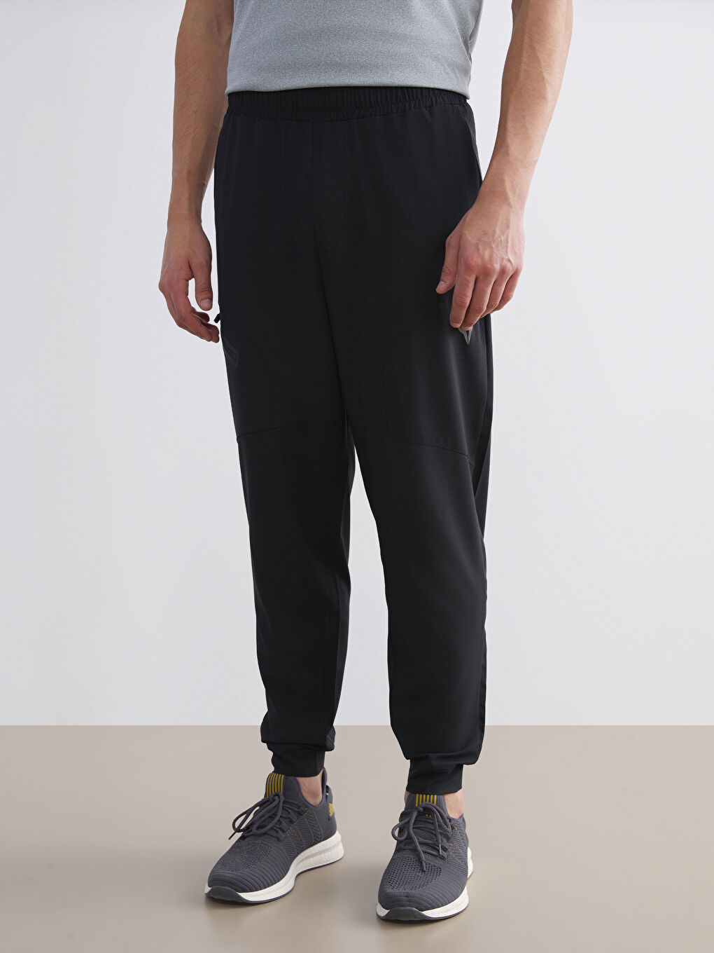 بنطلون رياضي مطبوع بوسط مطاطي للرجال-1