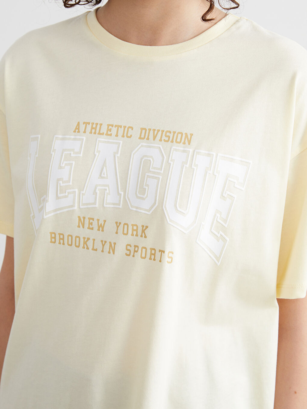 Sarı Bisiklet Yaka Brooklyn Baskılı Kadın Tişört-2