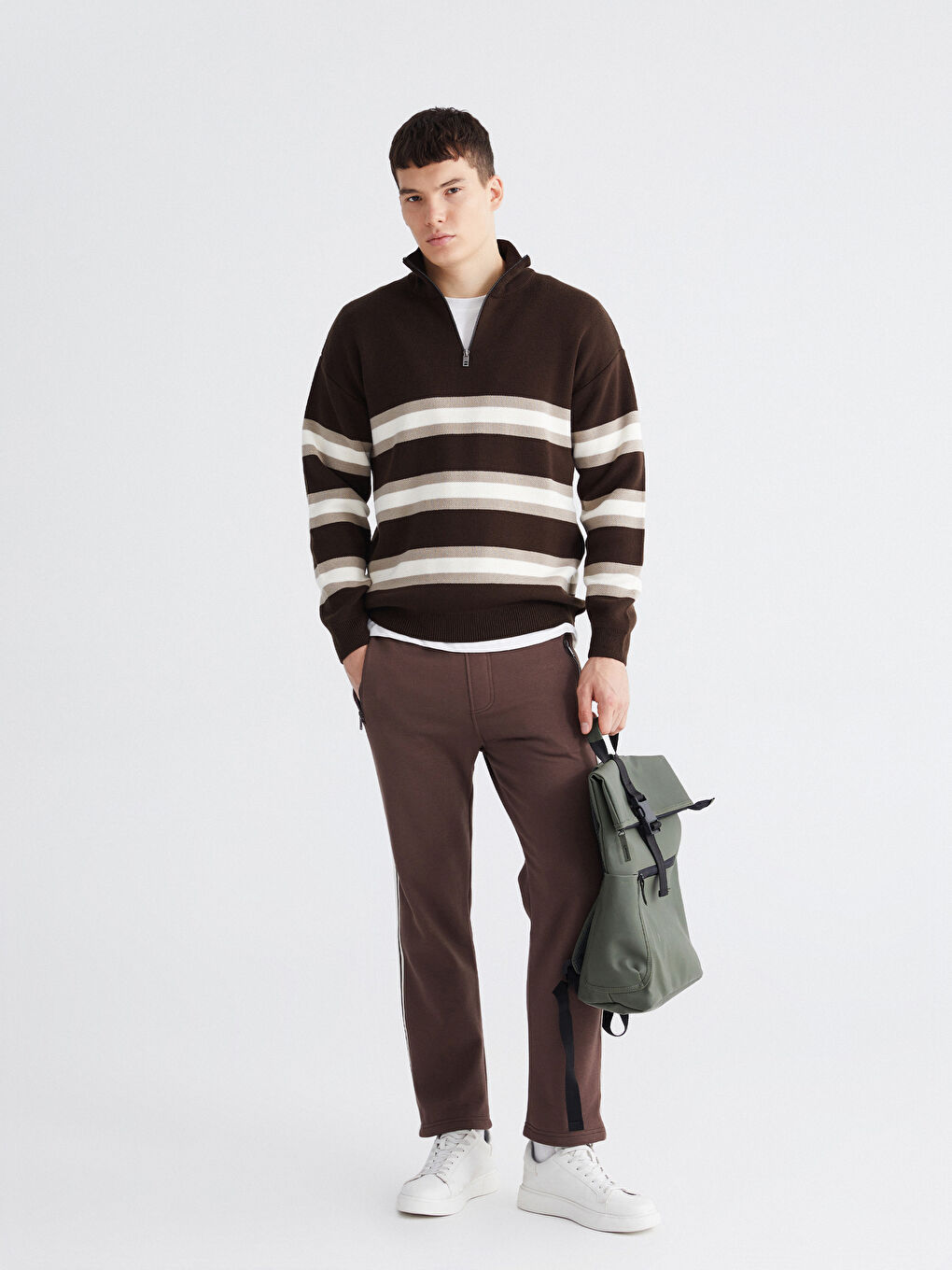 Kahverengi Fermuarlı Dik Yaka Çizgili Erkek Triko Kazak-1