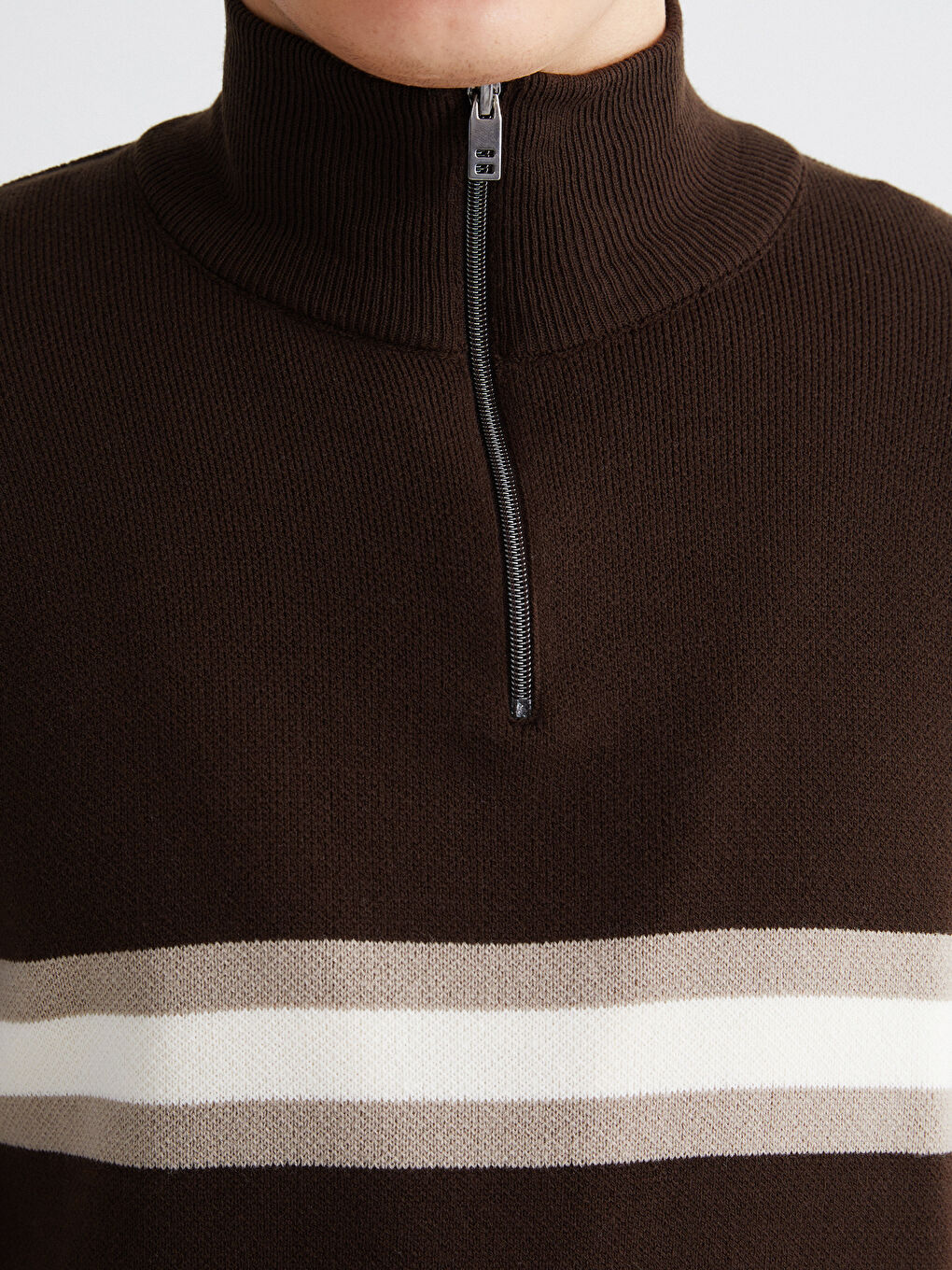 Kahverengi Fermuarlı Dik Yaka Çizgili Erkek Triko Kazak-2
