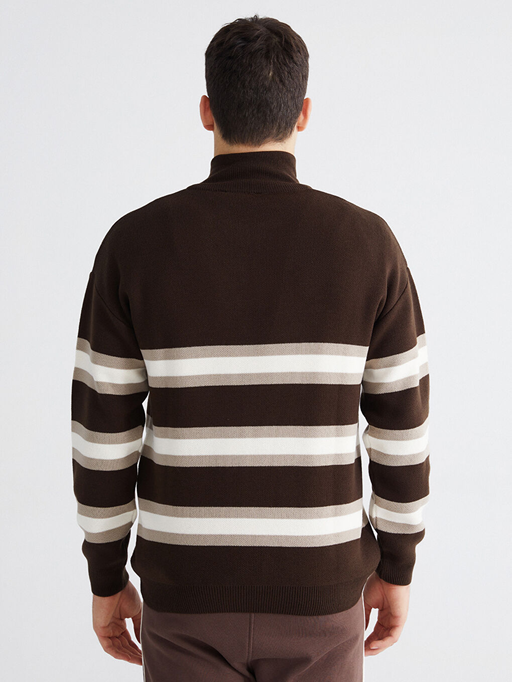 Kahverengi Fermuarlı Dik Yaka Çizgili Erkek Triko Kazak-3