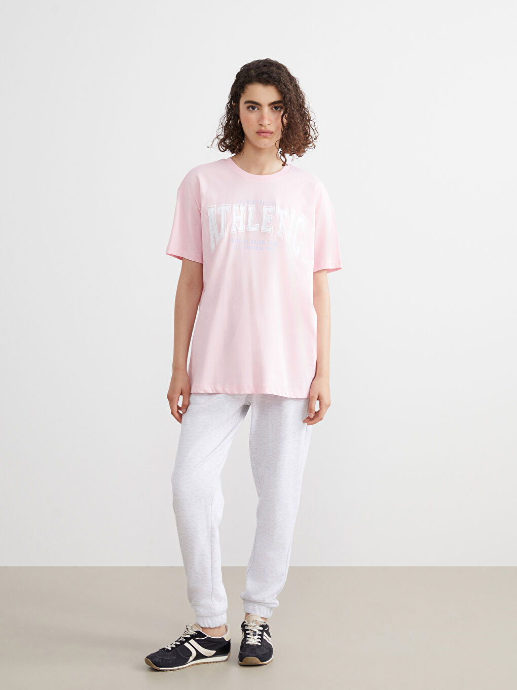 Pembe Bisiklet Yaka New York Baskılı Kadın Tişört-1