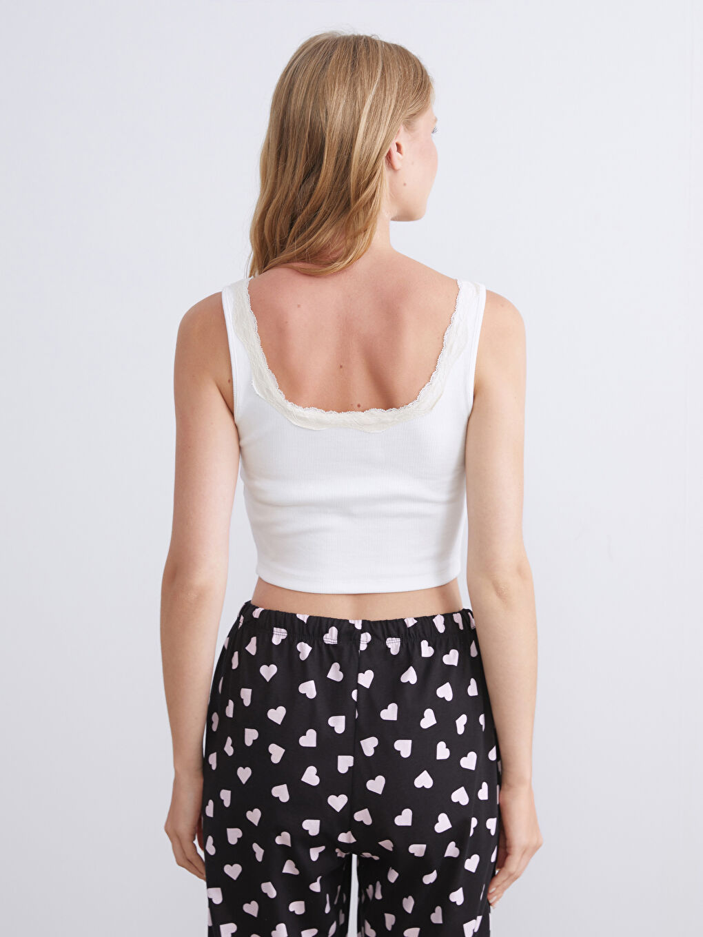 Bej U Yaka Dantel Detaylı Kadın Atlet-3