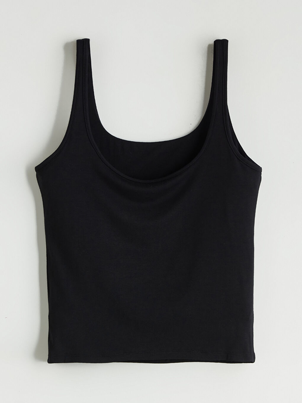 Siyah U Yaka Askılı Kadın Atlet-4