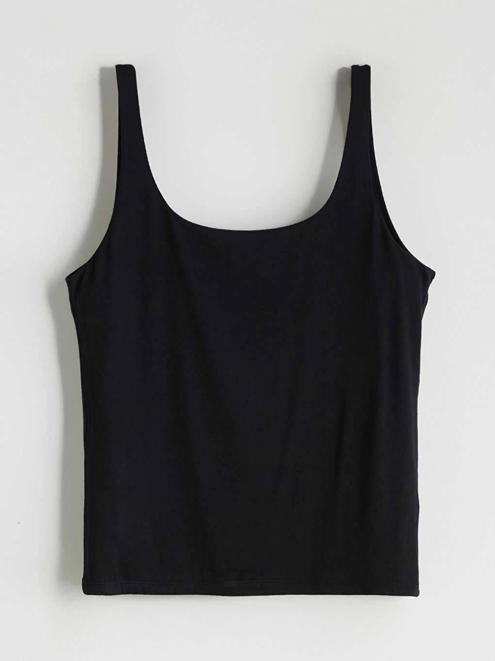 Siyah U Yaka Askılı Kadın Atlet-5