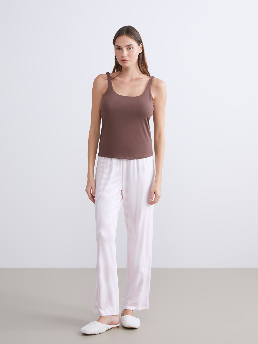 Kahverengi U Yaka Askılı Kadın Atlet-1