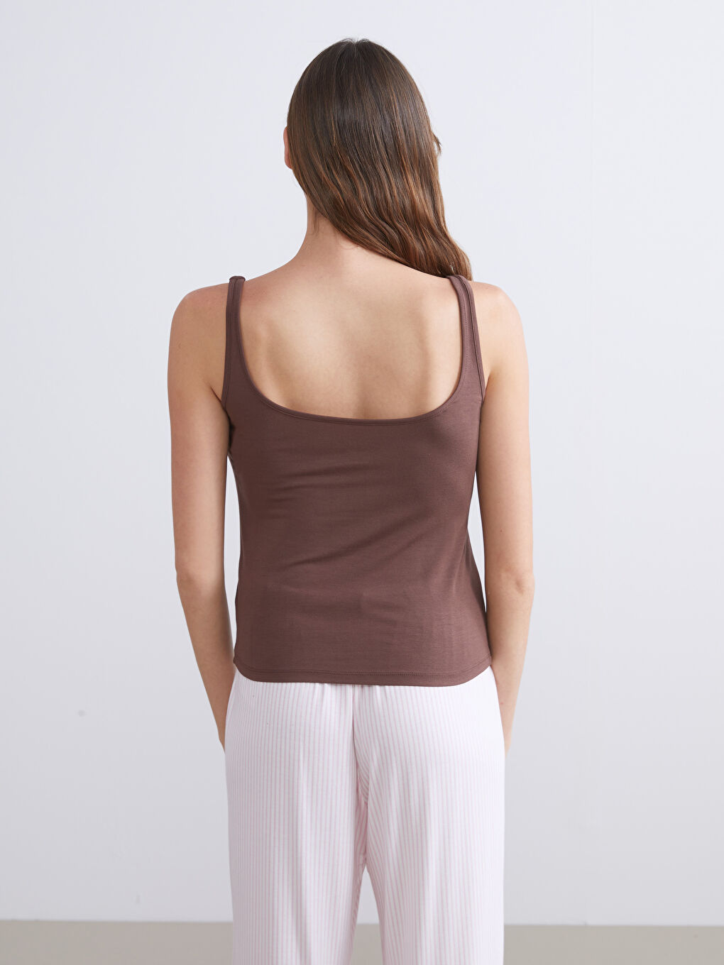 Kahverengi U Yaka Askılı Kadın Atlet-3