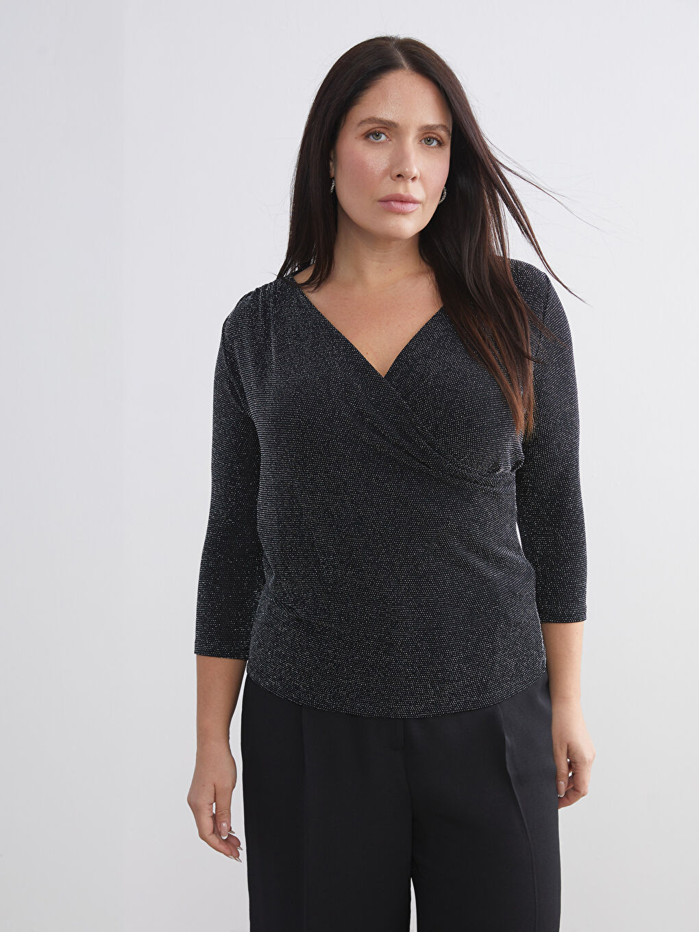 Siyah Kruvaze Yaka Parlak Görünümlü Bluz-1