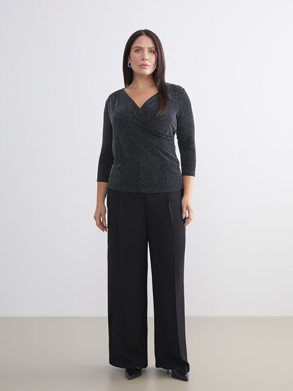 Siyah Kruvaze Yaka Parlak Görünümlü Bluz-5