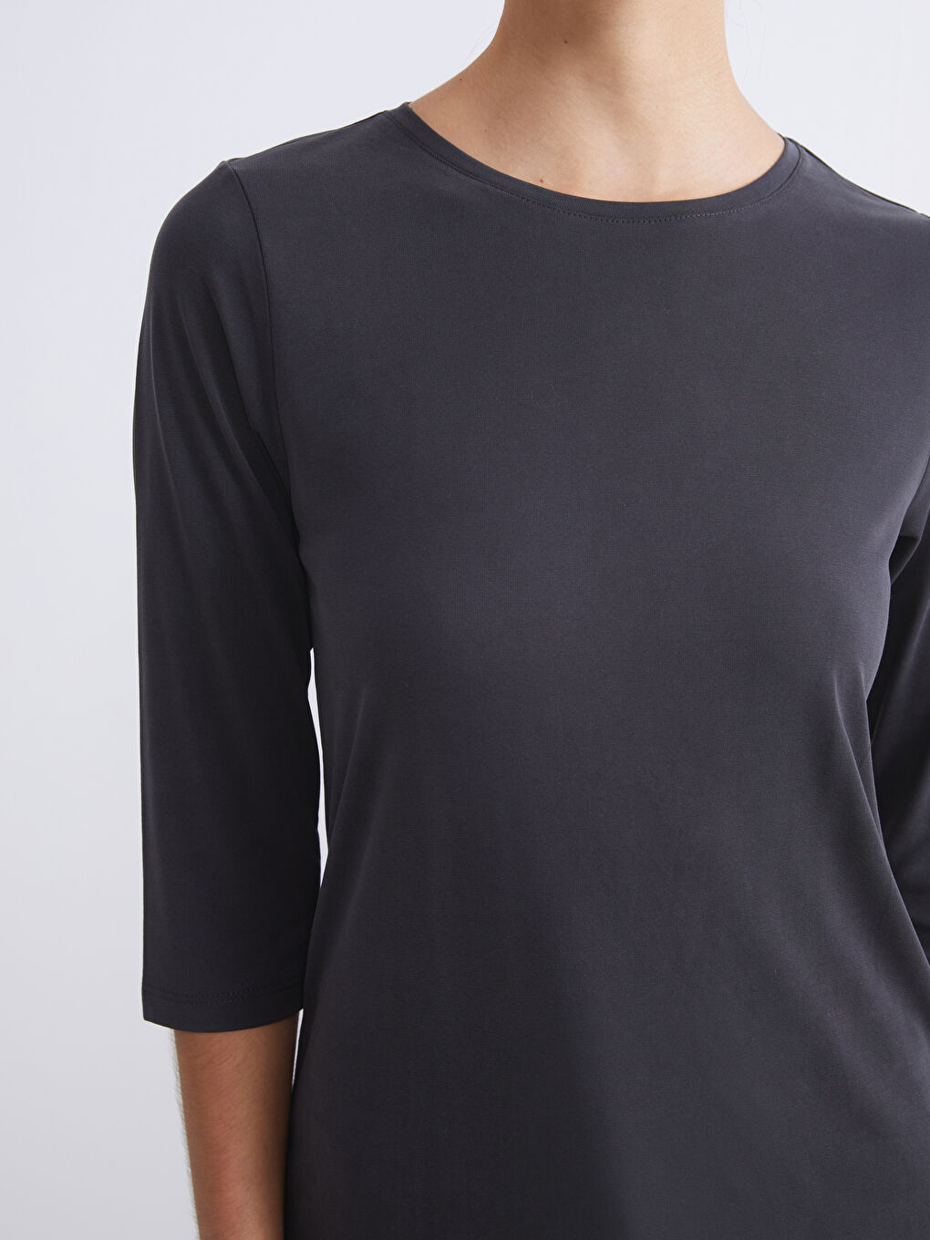 Футболка Женская С Круглым Вырезом-2