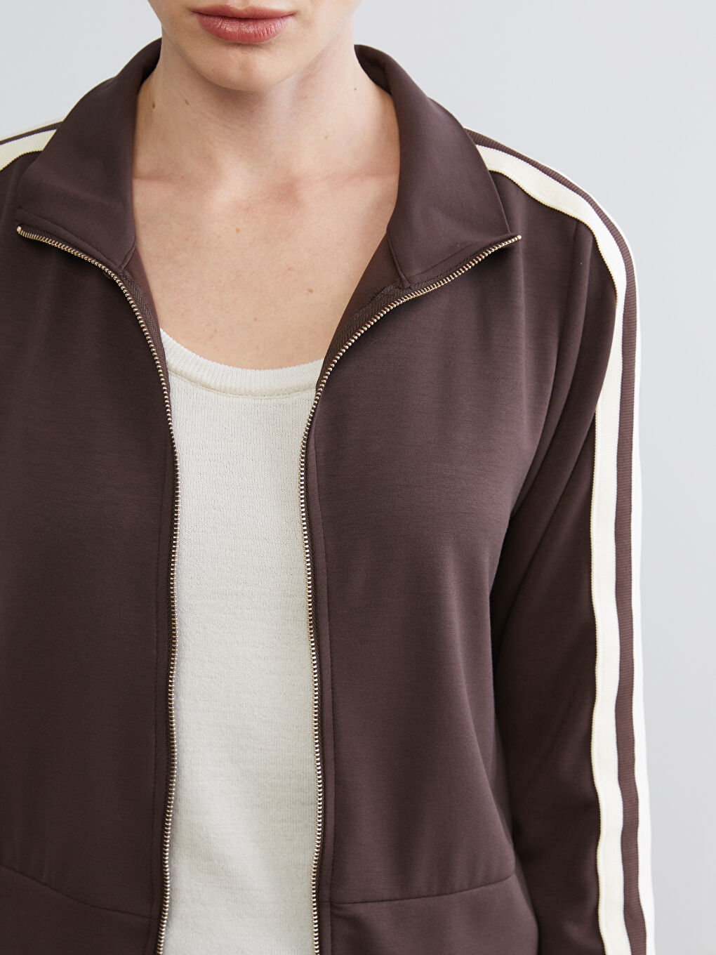 Dukserica sa rajsferšlusom sa uspravnom kragnom za Ženski-2